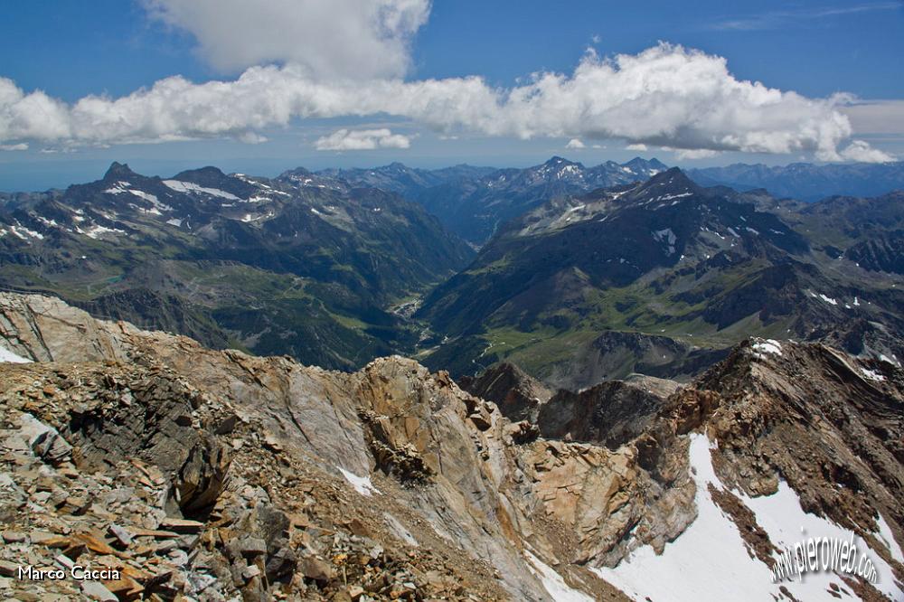 11_La cresta del sentiero e Gressoney.JPG